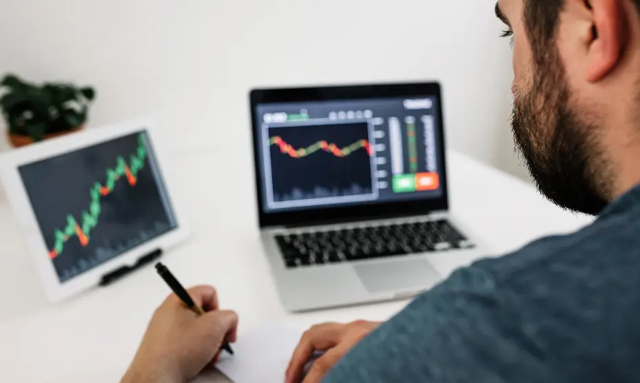 Benefits of Learning Stock Market from an Expert vs. Self-Learning Benefits of Learning Stock Market from an Expert vs. Self-Learning